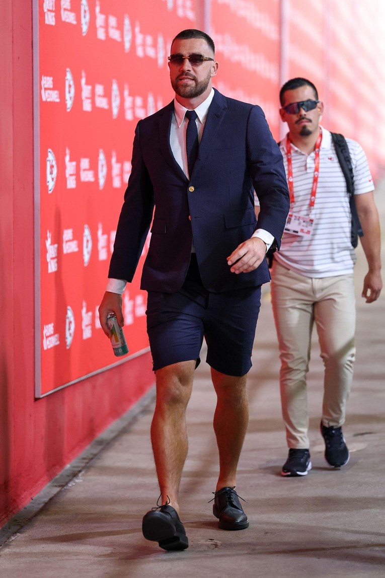 Izdanje Travisa Kelcea postalo viralno - iz krivih razloga 😬