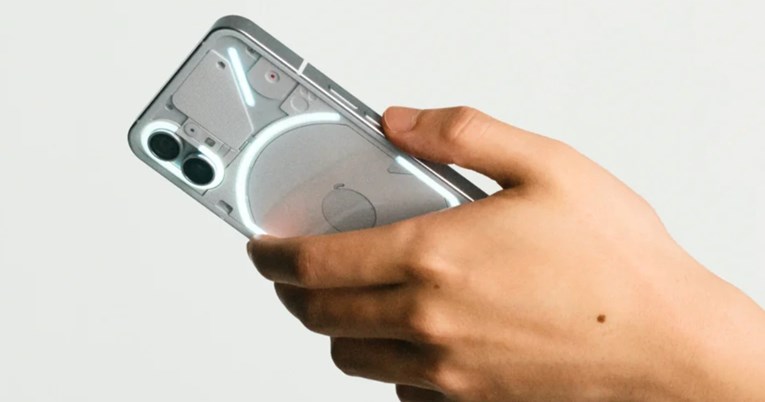 "Neprihvatljivo": Nothing Phone (1) ostaje bez Androida 16, korisnici ljuti