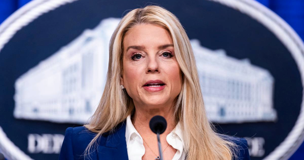 Trump razmatra smjenu glavne državne odvjetnice Pam Bondi
