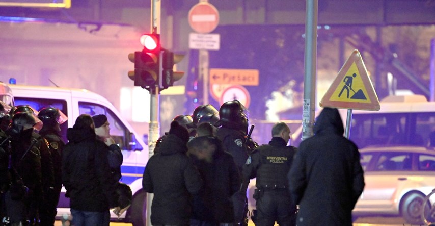 Policija: U sinoćnjem napadu Hajdukovih navijača ozlijeđeno 8 policajaca