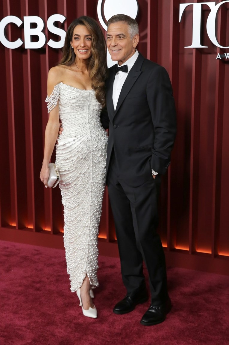 George Clooney na dodjeli Tony nagrada pokazao sijedu kosu: "Izgledao sam kao diler"