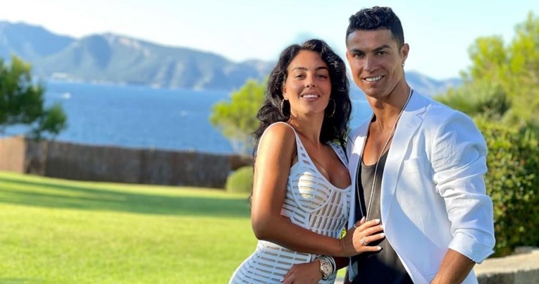 Trenuci sreće prije tragedije: Georgina i Ronaldo slavili s prijateljima uz roštilj