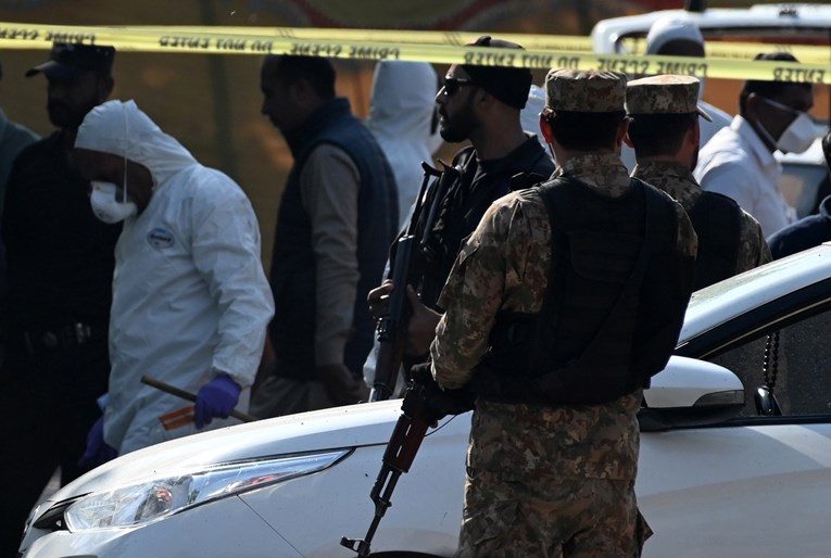 Bombaš samoubojica ubio 12 ljudi ispred suda u Islamabadu