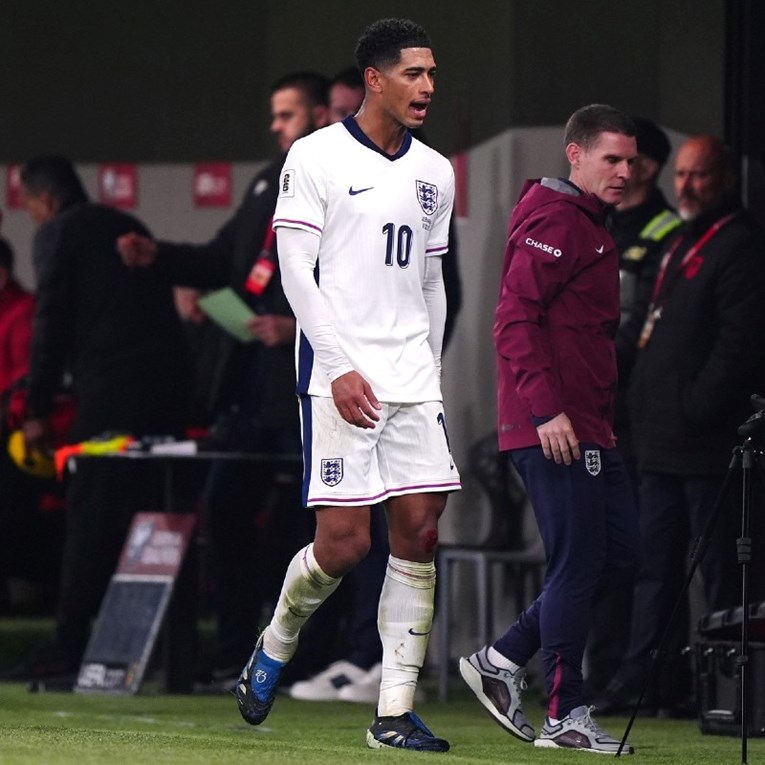 Bellingham ljutito reagirao na izmjenu. Tuchel: Moram to pregledati