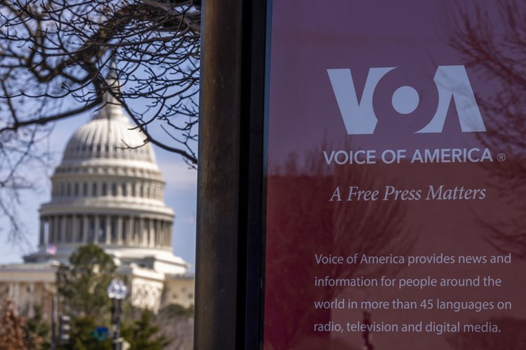 Tisuću zaposlenika radija VOA dobilo otkaz zbog Trumpa. Sud: Vratite ih na posao