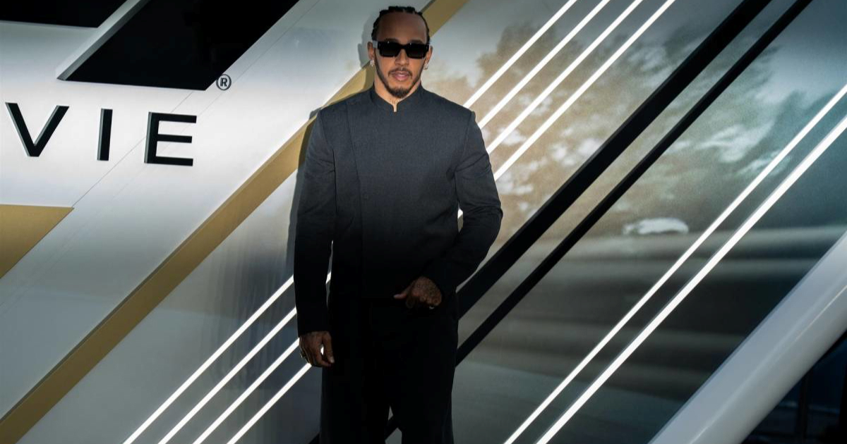 FOTO Viralan je Hamiltonov outfit za zadnju utrku. Ističe se sat od 1.3 milijuna eura