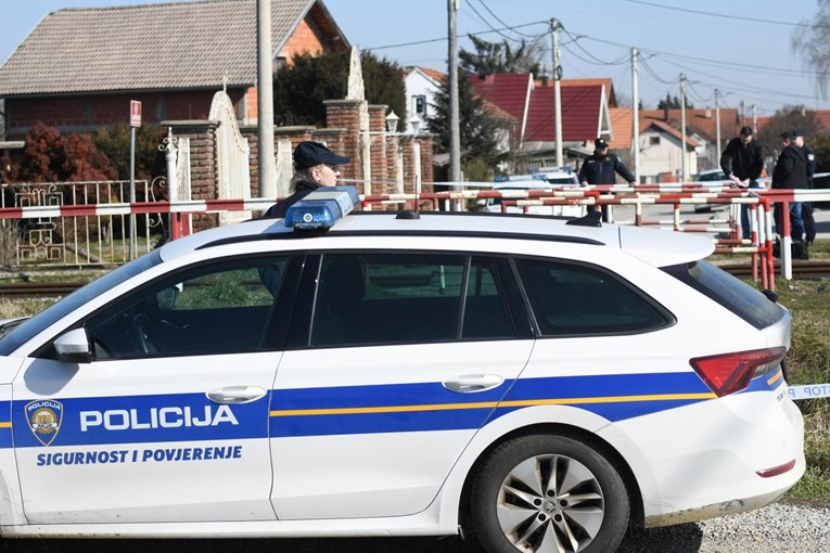 Pijani mladić bez dozvole divljao neregistriranim motorom. Prijeti mu ogromna kazna