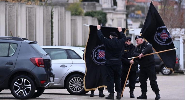 HOS-ovci: Milanoviću, ni četnici nam nisu uzeli ratnu zastavu, nećete ni vi