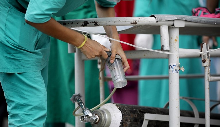 Nepalske vlasti mole alpiniste da im predaju prazne boce za kisik