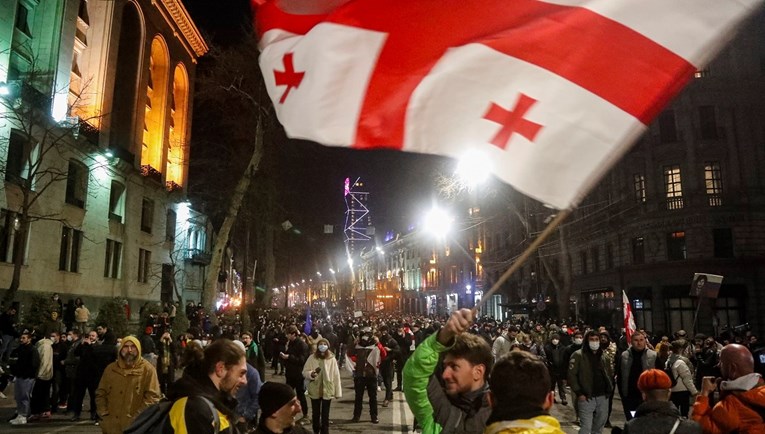 VIDEO Tisuće Gruzijaca na ulicama protiv novog zakona o stranim agentima