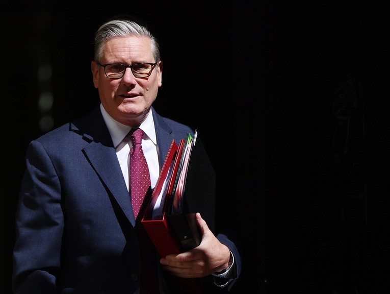 Britanci danas izlaze na izbore. Starmerovoj stranci se predviđaju loši rezultati