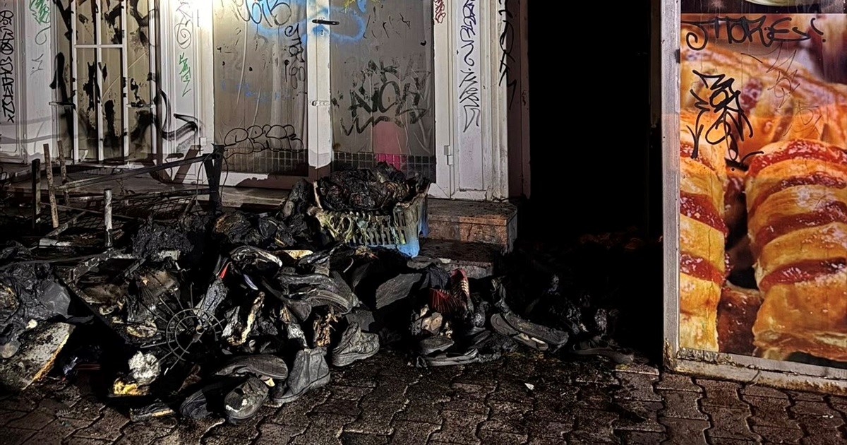 Izbio požar na Starom pazaru u Splitu. Izgorjela pršutoreznica i butik