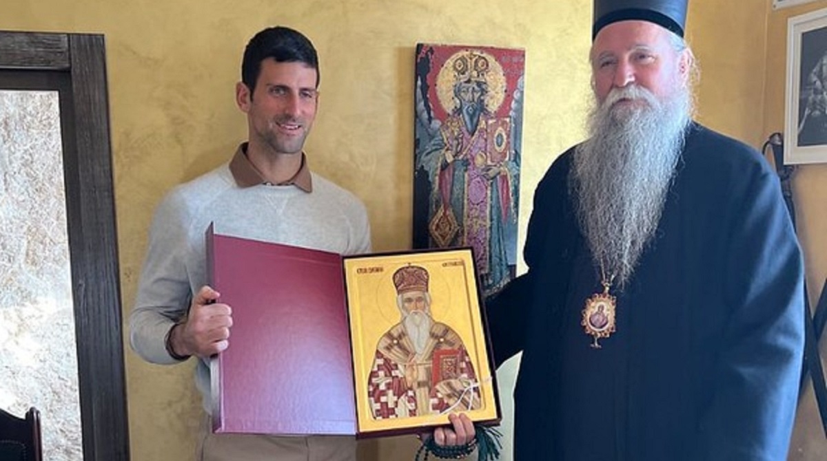 Đoković se u kultnom samostanu klanjao kostima sveca i pio rakiju s popom