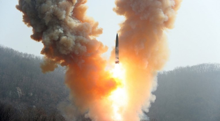 Medvedev: Zapad je gurnuo svijet na rub trećeg svjetskog rata