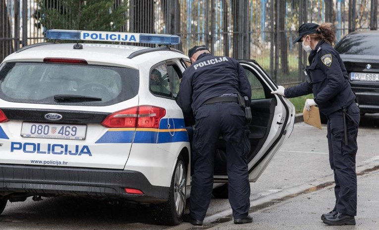 Talijanski policajci opljačkali muškarca u Puli, uzeli mu 195.000 eura