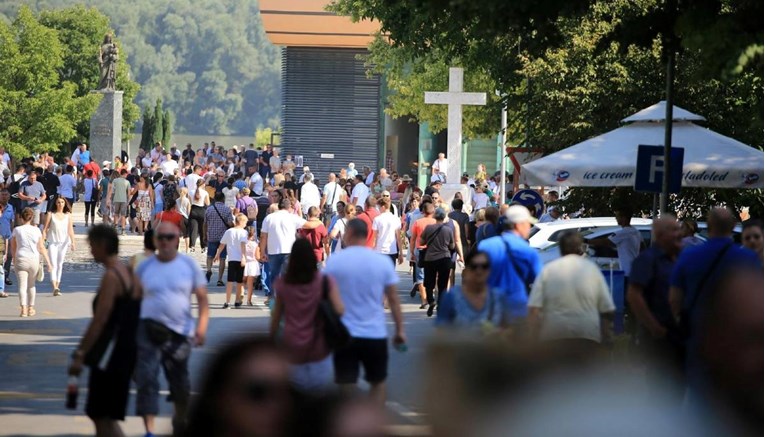 Povećan promet prema moru. HAK upozorava na kolone hodočasnika za Veliku Gospu