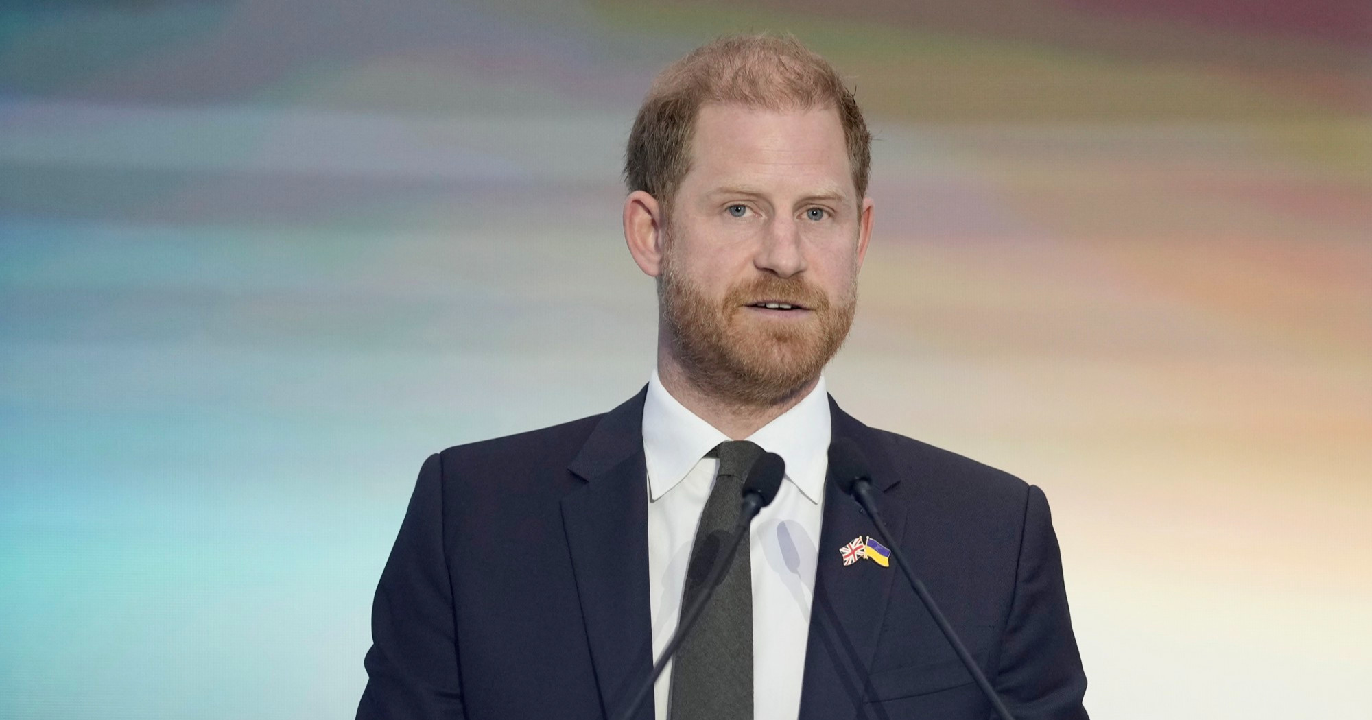 Princ Harry držao govor o opasnostima AI-ja pa naglo prekinut. Pokušao se našaliti