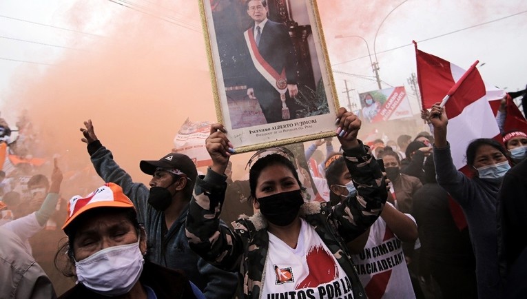 Peru trese ogromna kriza, a zemlja sutra bira novog predsjednika