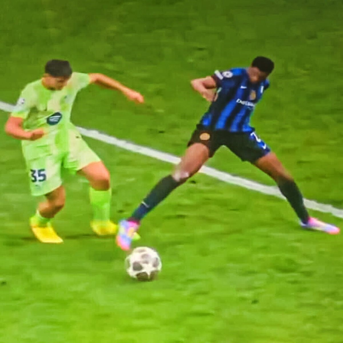 VIDEO Ovo je duel prije gola kojim se Inter spasio. Navijači Barcelone bijesni