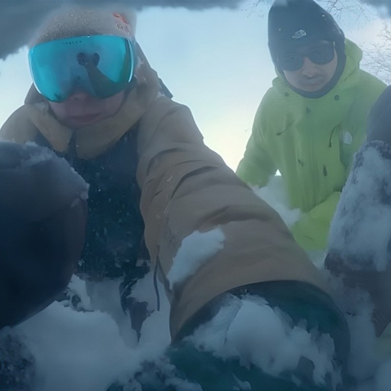 VIDEO Olimpijku zatrpao odron snijega. Snimila je trenutak svog spašavanja