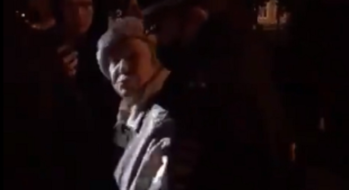 VIDEO Starija Ruskinja policiji: Vi ste kriminalci. Upotrijebite silu, privedite me