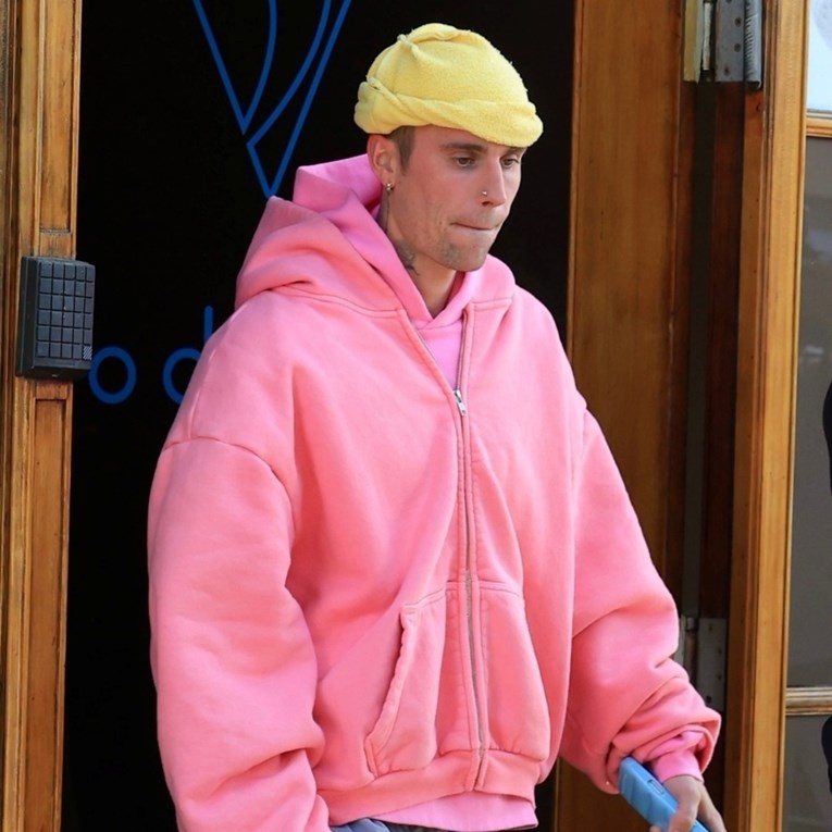 "Troši novac kojeg nema": Prijatelji Justina Biebera zabrinuti za njegovo stanje