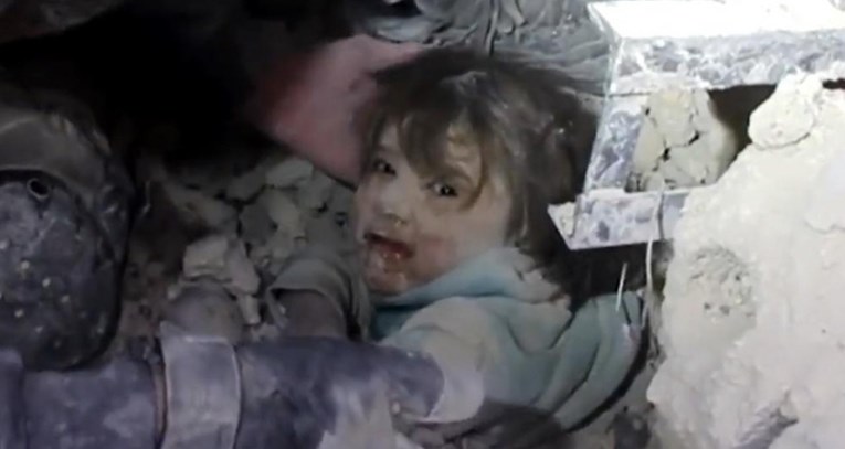 VIDEO Curica izvučena iz ruševina u Siriji: "Nour, ne boj se, tata je ovdje"