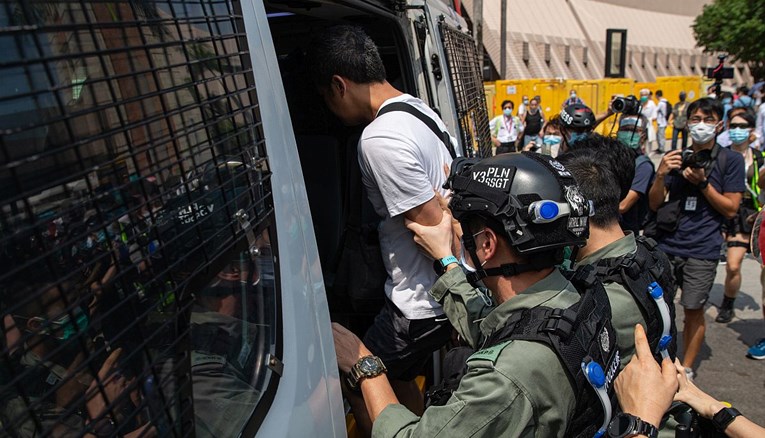 Prosvjedi u Hong Kongu: Policija bacala suzavce i uhitila 12-godišnjakinju