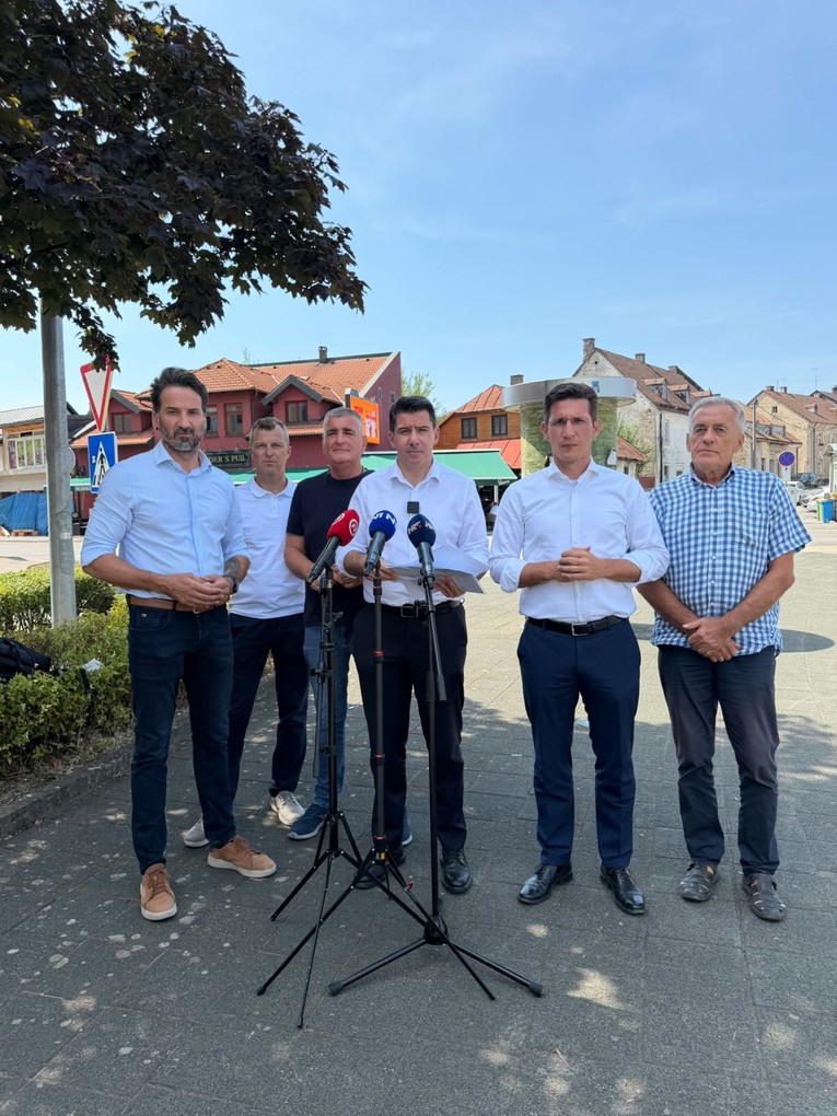 Most prozvao Vladu i institucije zbog otpada u Lici: "Netko je morao znati"