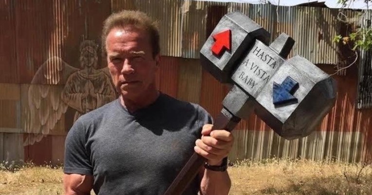 Arnold Schwarzenegger kune se u ovaj 10-minutni trening za cijelo tijelo