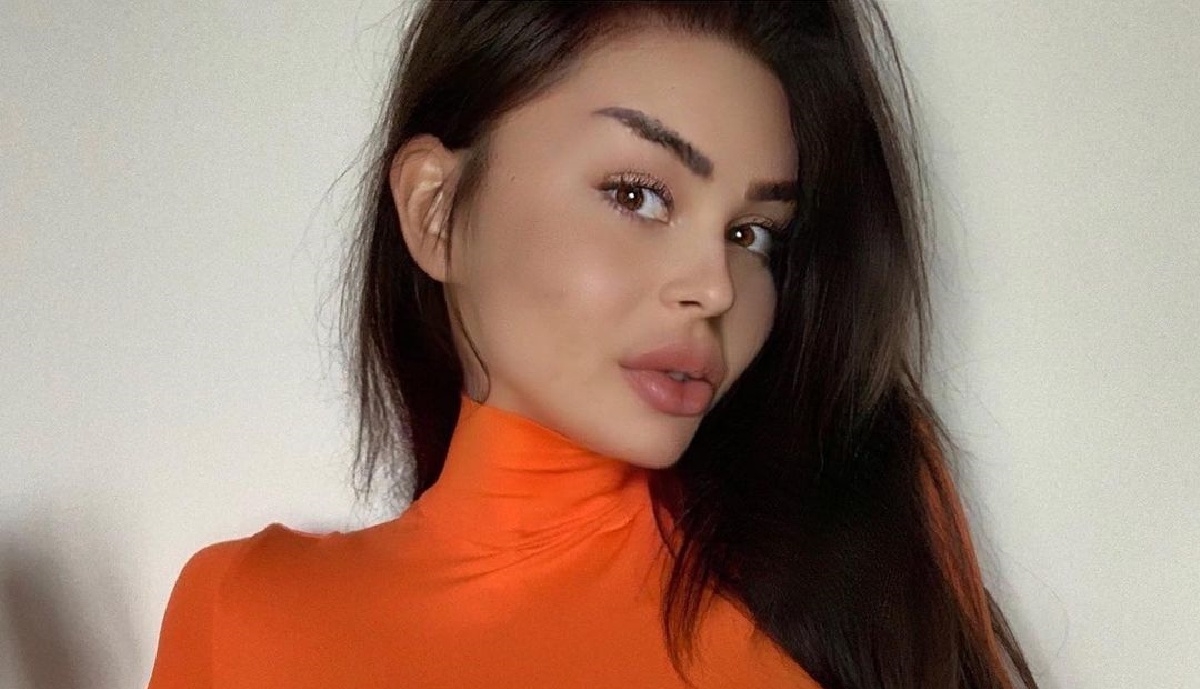 Očito je da Kristina Mandarina na ovim fotkama nema grudnjak