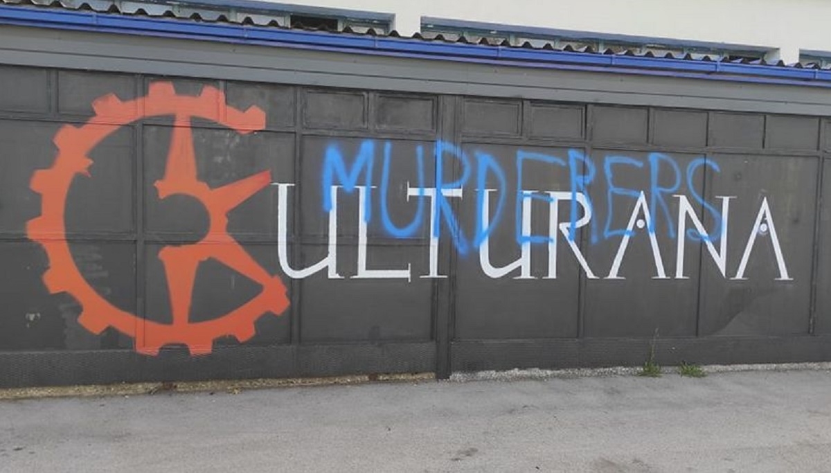 Na klubu kod kojeg je brutalno ubijen profesor sinoć ispisani grafiti