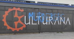 Na klubu kod kojeg je brutalno ubijen profesor sinoć ispisani grafiti