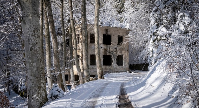 Sablasna ruševina na Medvednici nekad je bila sanatorij koji je krio ljubavnu priču