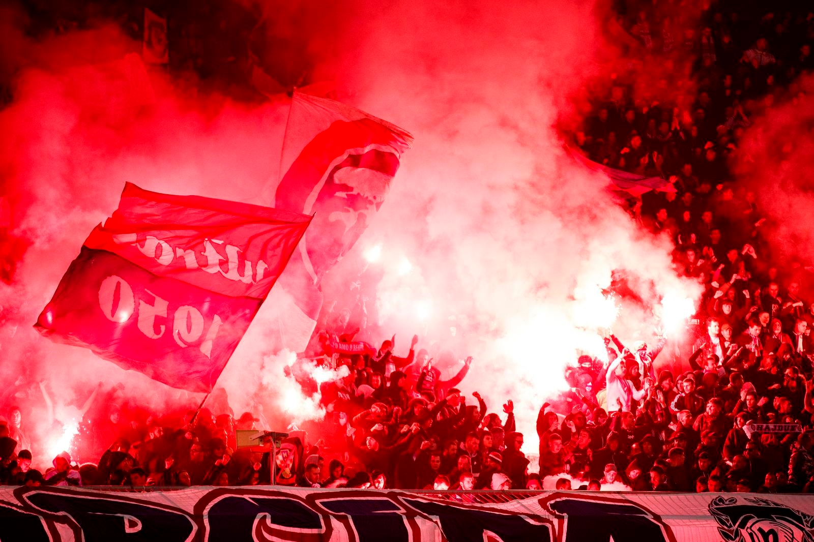 VIDEO Torcida pjesmom ispratila igrače Hajduka. Evo što su im pjevali