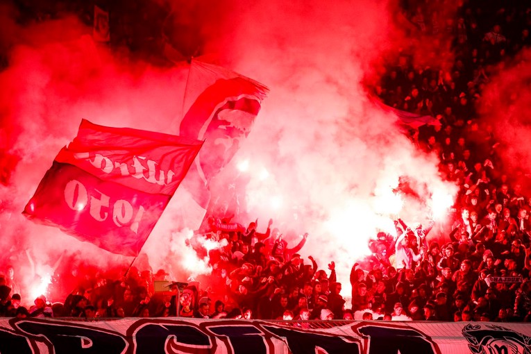 VIDEO Torcida pjesmom ispratila igrače Hajduka. Evo što su im pjevali