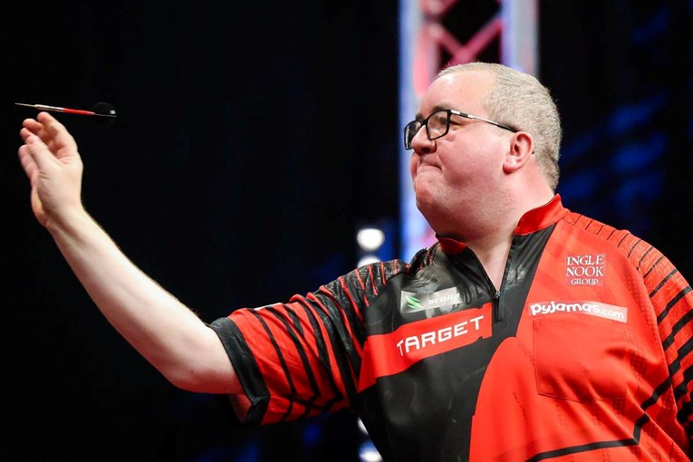 Jedan od najboljih pikadista pobijesnio na navijače. Napao ih i komentator: Ušutite!