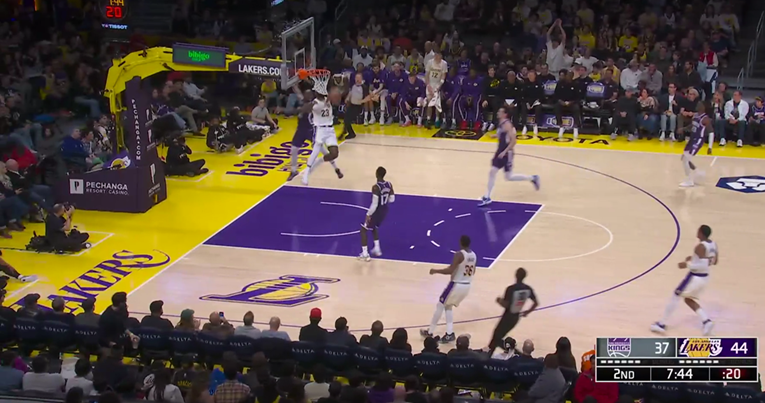 VIDEO Dončić pronašao Jamesa. Uslijedilo je strašno zakucavanje 40-godišnjaka