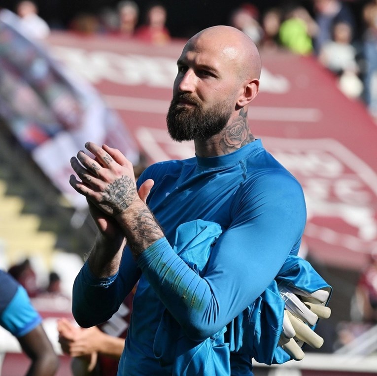 Manchester United želi golmana koji ne želi braniti za srpsku reprezentaciju