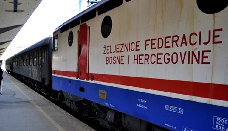 Migranti kod Mostara prijetili nožem i razbili vlak