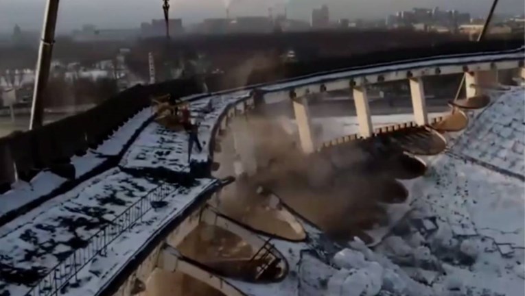 VIDEO Urušio se stadion u Rusiji, dron snimio strašne prizore