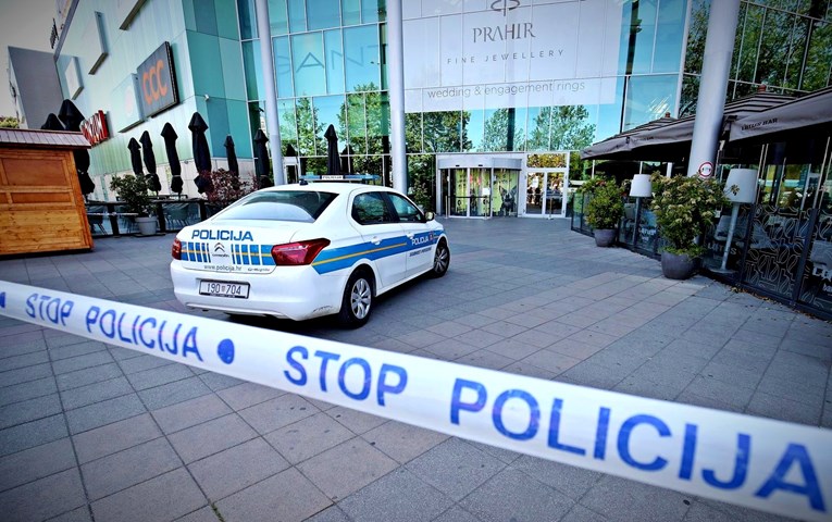 Policija uhitila muškarca koji je javio da je u Avenue Mallu bomba