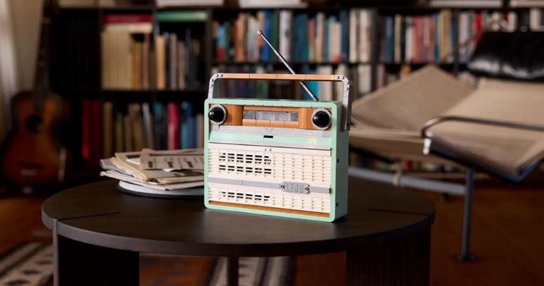 "Napokon Lego set koji želim": Lego predstavio retro radio koji zapravo pušta glazbu