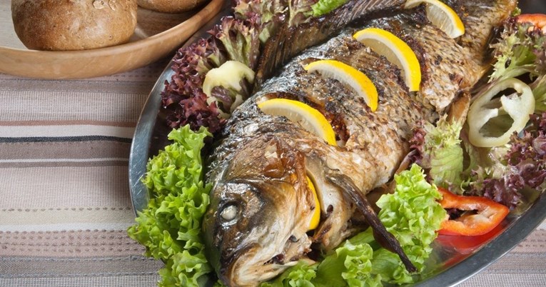 Crna lista: Ova jela je bolje ne naručivati u restoranima na moru