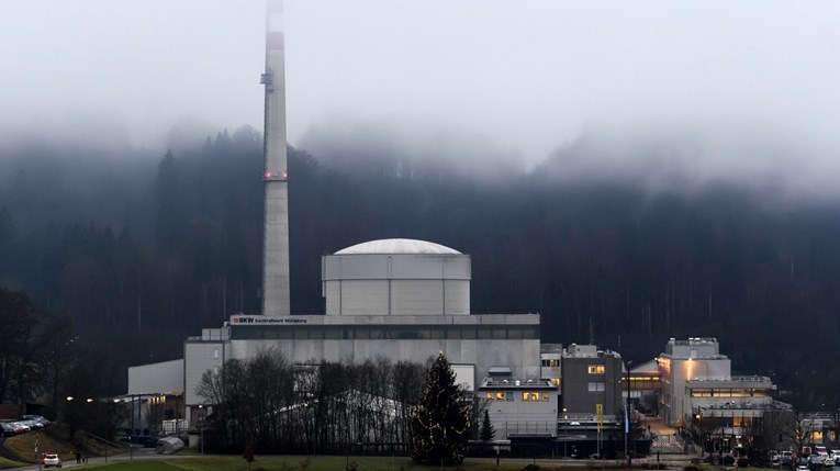 Švicarska isključila prvi od pet nuklearnih reaktora