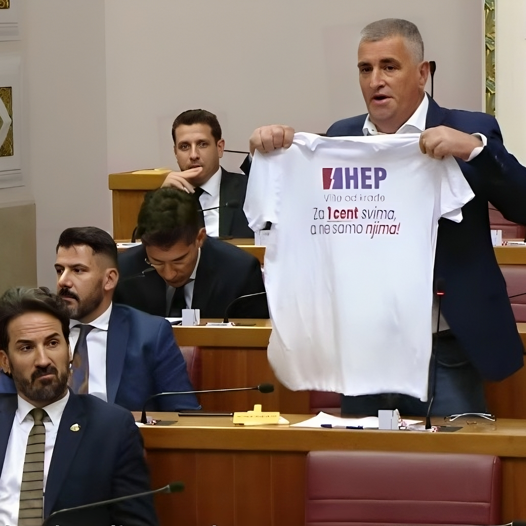 VIDEO Bulj donio majicu za Plenkovića. Pitao ga gdje mu je "veselko Grlić Radman"