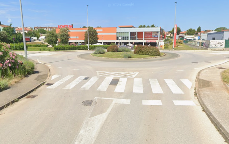 Vozač romobila izazvao nesreću u Rovinju, ozlijeđene četiri osobe