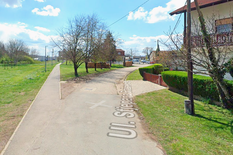 Djeca u Sisku srušila ženi snjegovića. Ona otišla po plinski pištolj pa pucala u zrak