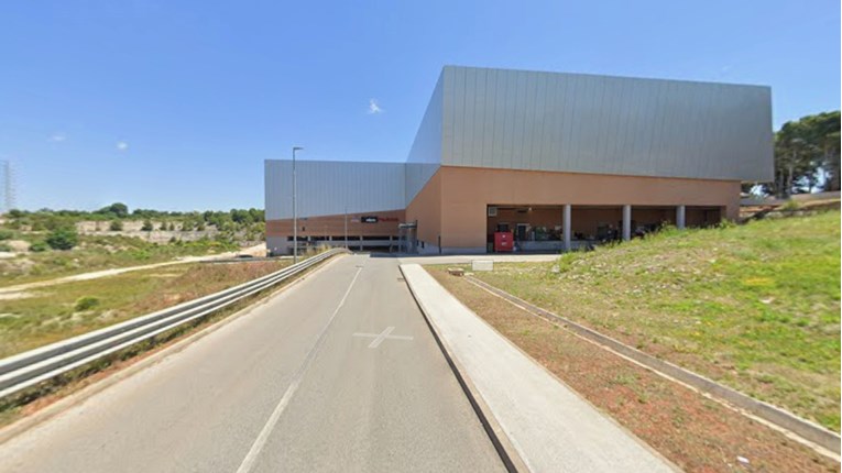 Bacili petarde na mladog Indijca u Puli, a onda ga još i tukli. U bijegu su