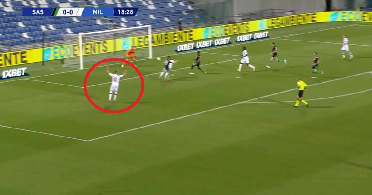 Rebić slavi prije nego što je Ibrahimović udario loptu i zabio gol